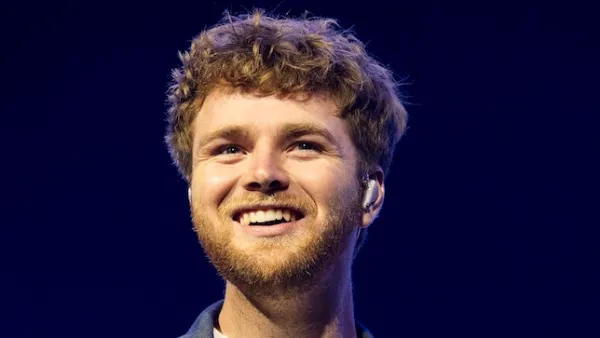 Alex Warren Wasnt Initially Obsessed With His Hit Song Ordinary GettyImages-2232534606