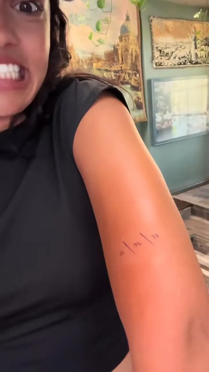 Bachelor s Alexe Godin Pranks Andrew Spencer With Tattoo of His Birthday 008