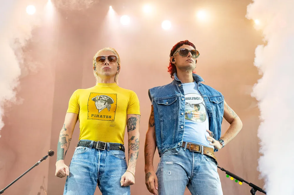 Bad Bunny Ca7riel y Paco Amoroso Estrellas Grammy Latino GettyImages 2229546191