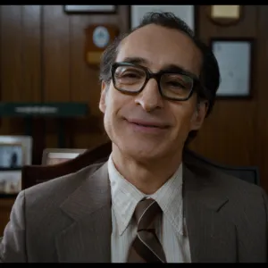 Bruno Bichir como el alcaide de la prisión en "El beso de la mujer araña"