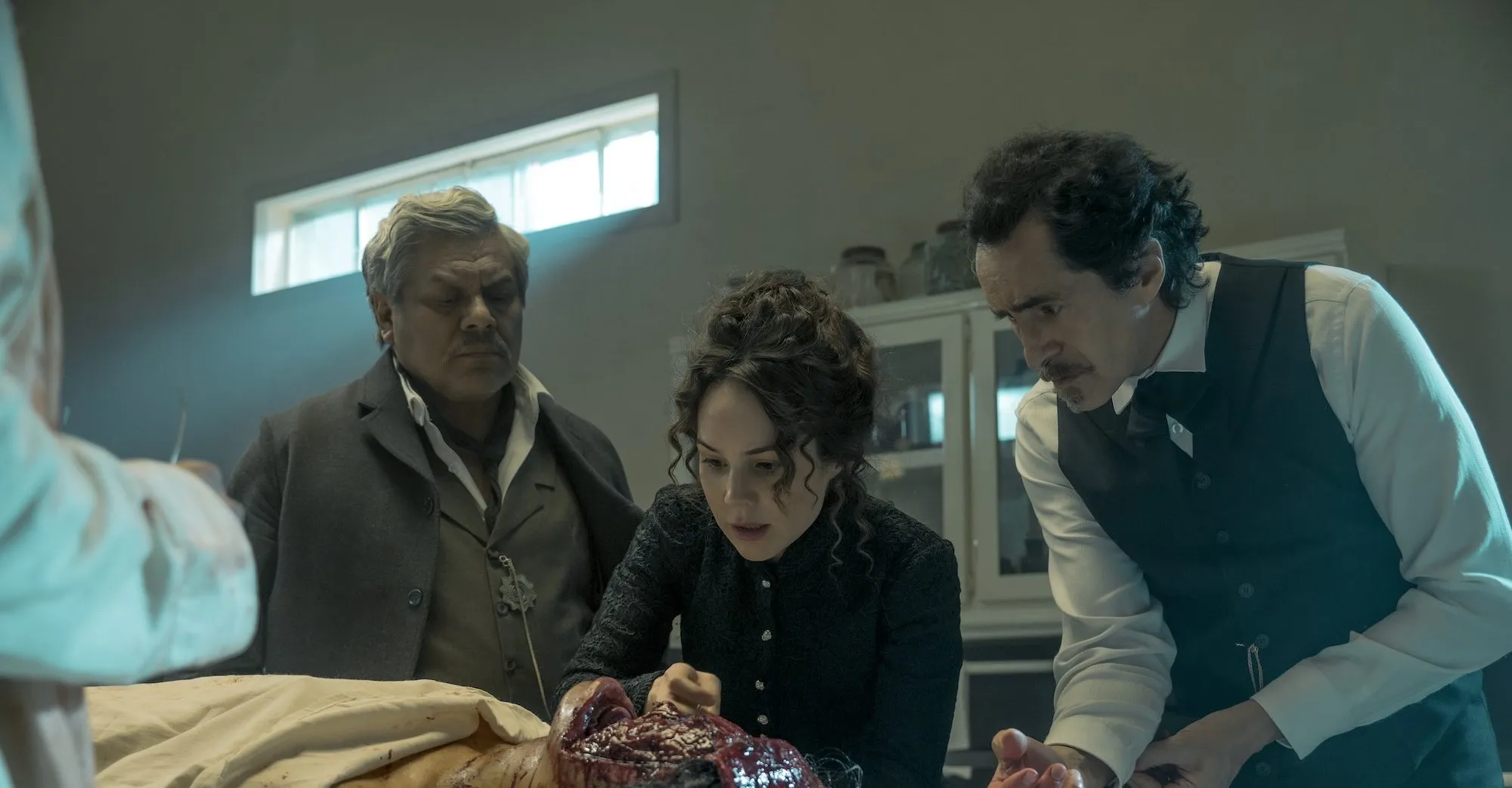 Dagoberto Gama, Camila Sodi y Demián Bichir en la serie El Dentista