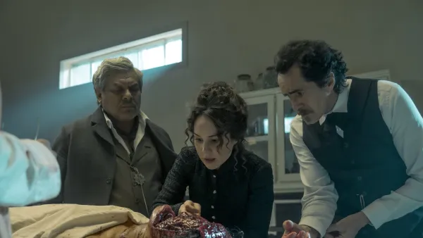 Dagoberto Gama, Camila Sodi y Demián Bichir en la serie El Dentista