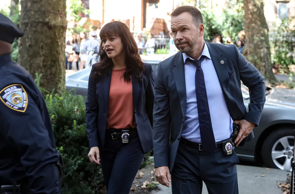 Donnie Wahlberg Marisa Ramirez BLUE BLOODS 4