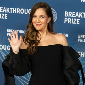 SANTA MONICA, CALIFORNIA - APRIL 05: Drew Barrymore attends the 2025 Breakthrough Prize Ceremony at Barker Hangar on April 05, 2025 in Santa Monica, California. (Photo by Craig T Fruchtman/Getty Images)