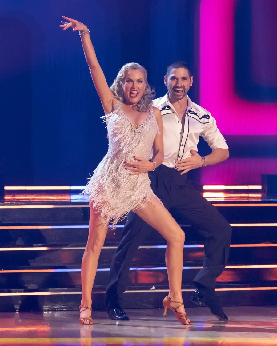 Elaine-Hendrix-Alan-Bersten-DWTS-Premiere