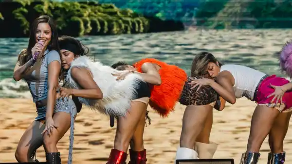 Emilia en Premios Juventud 2025 en Panamá