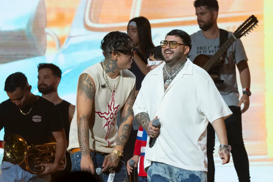 Essaú Ortiz y Alemán en los ensayos de Premios Juventud 2025 en Panamá