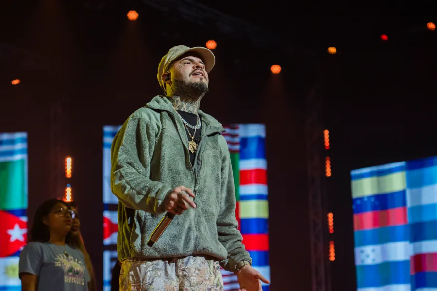 Farruko en los ensayos de Premios Juventud 2025 en Panamá
