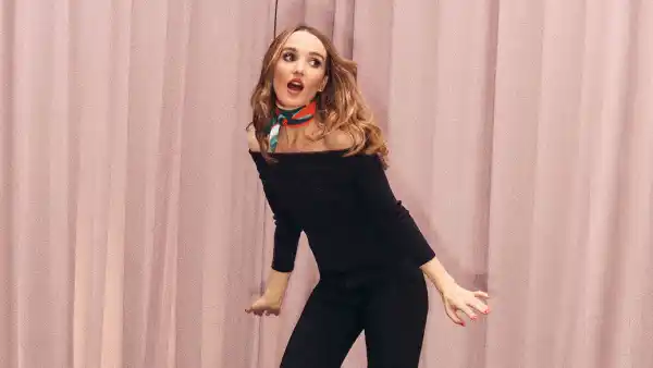 Feature Saturday Night Live Chloe Fineman Creates the MOTHER of Retro Collections 2