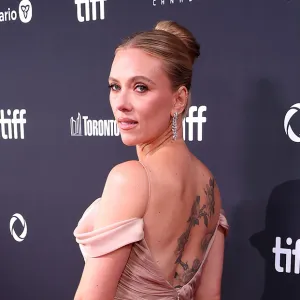 Feature Scarlett Johansson Displays Her Back Tattoos on the Red Carpet