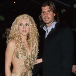 Shakira y Antonio de la Rúa en 2001.