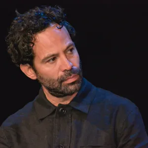 Mauricio Isaac, el actor que interpreta a La Calavera en Las Muertas de Netflix