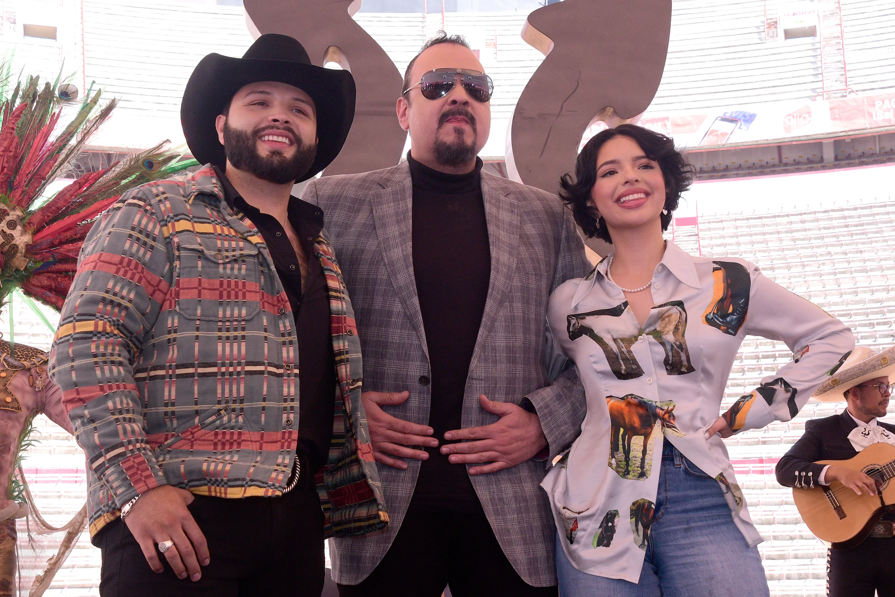 Leonardo Aguilar, Pepe Aguilar y Ángela Aguilar.