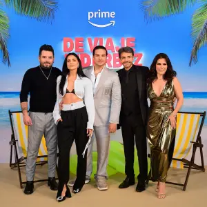 José Eduardo, Aislinn, Vadhir, Eugenio Derbez y Alessandra Rosaldo