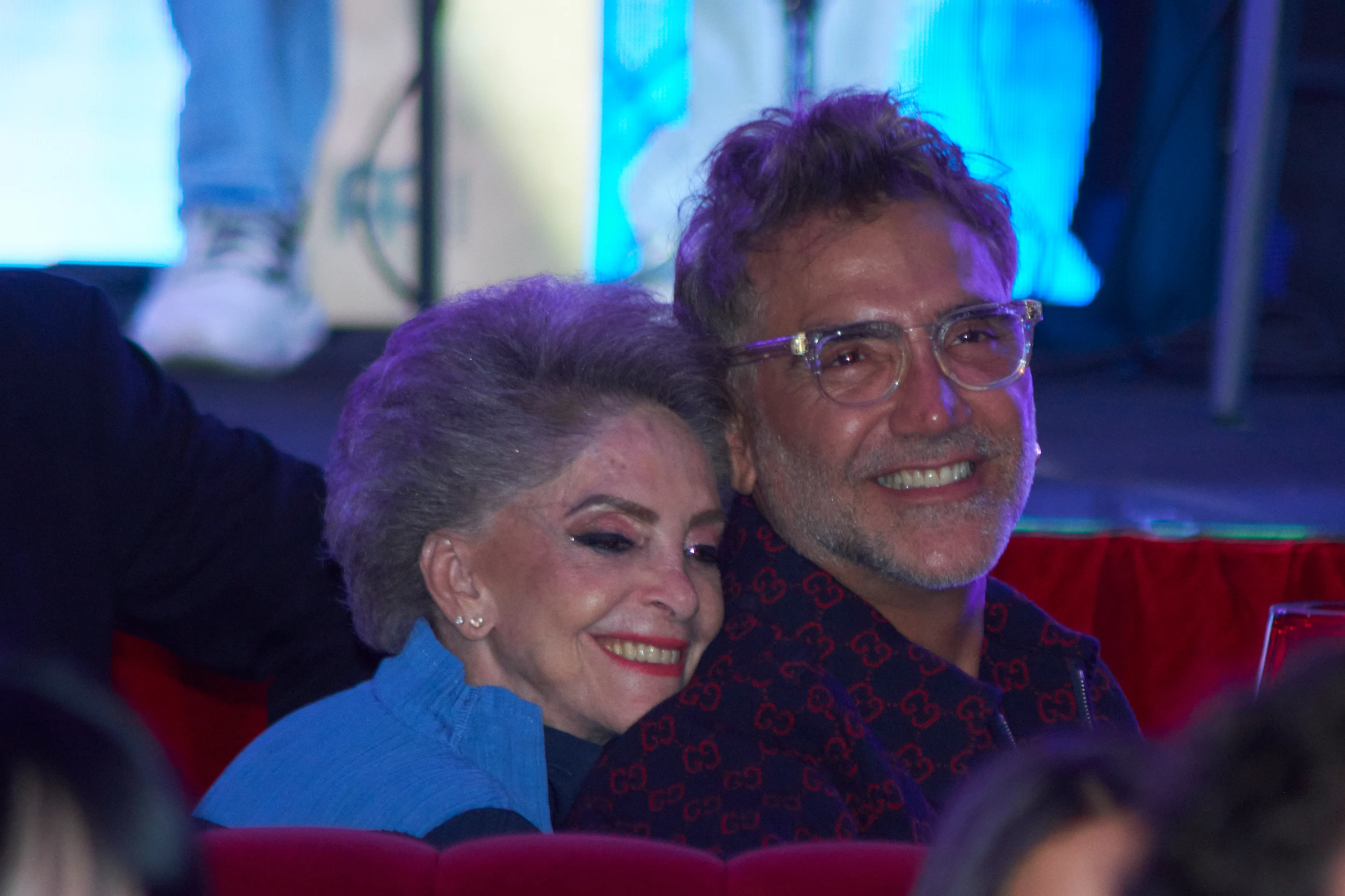 María del Refugio Abarca 'Cuquita' y su hijo Alejandro Fernández.