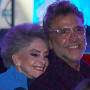 María del Refugio Abarca 'Cuquita' y su hijo Alejandro Fernández.