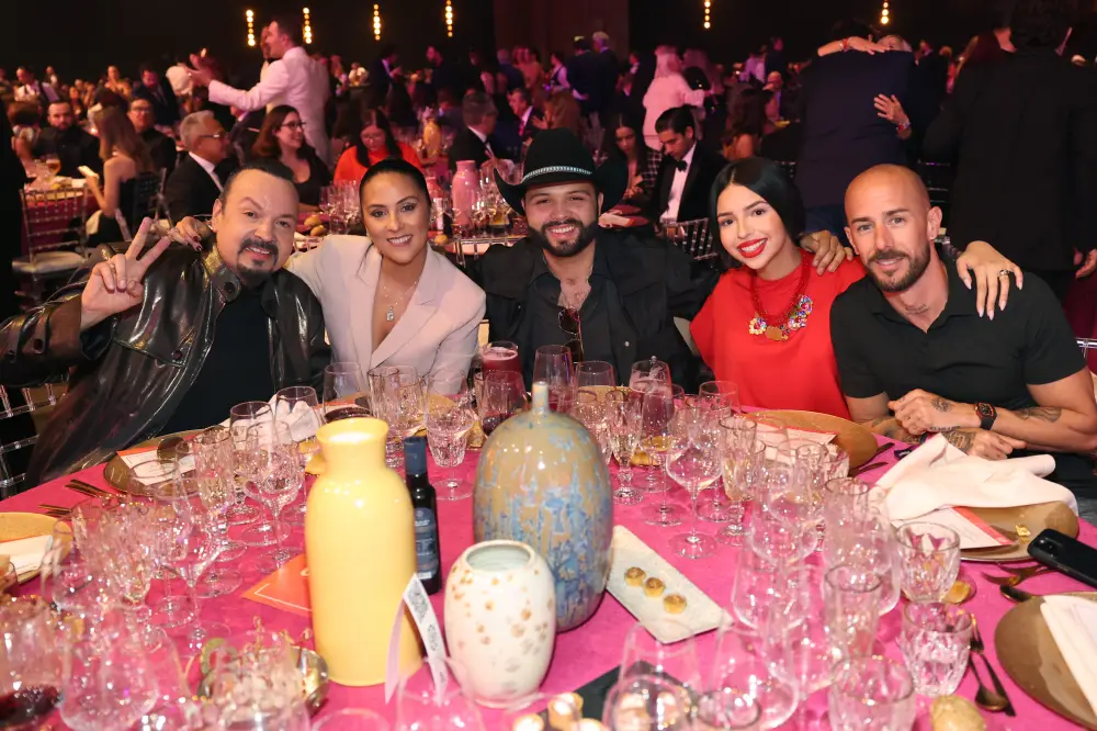 Pepe Aguilar, Aneliz &Aacute;lvarez, Leonardo Aguilar y Ángela Aguilar.