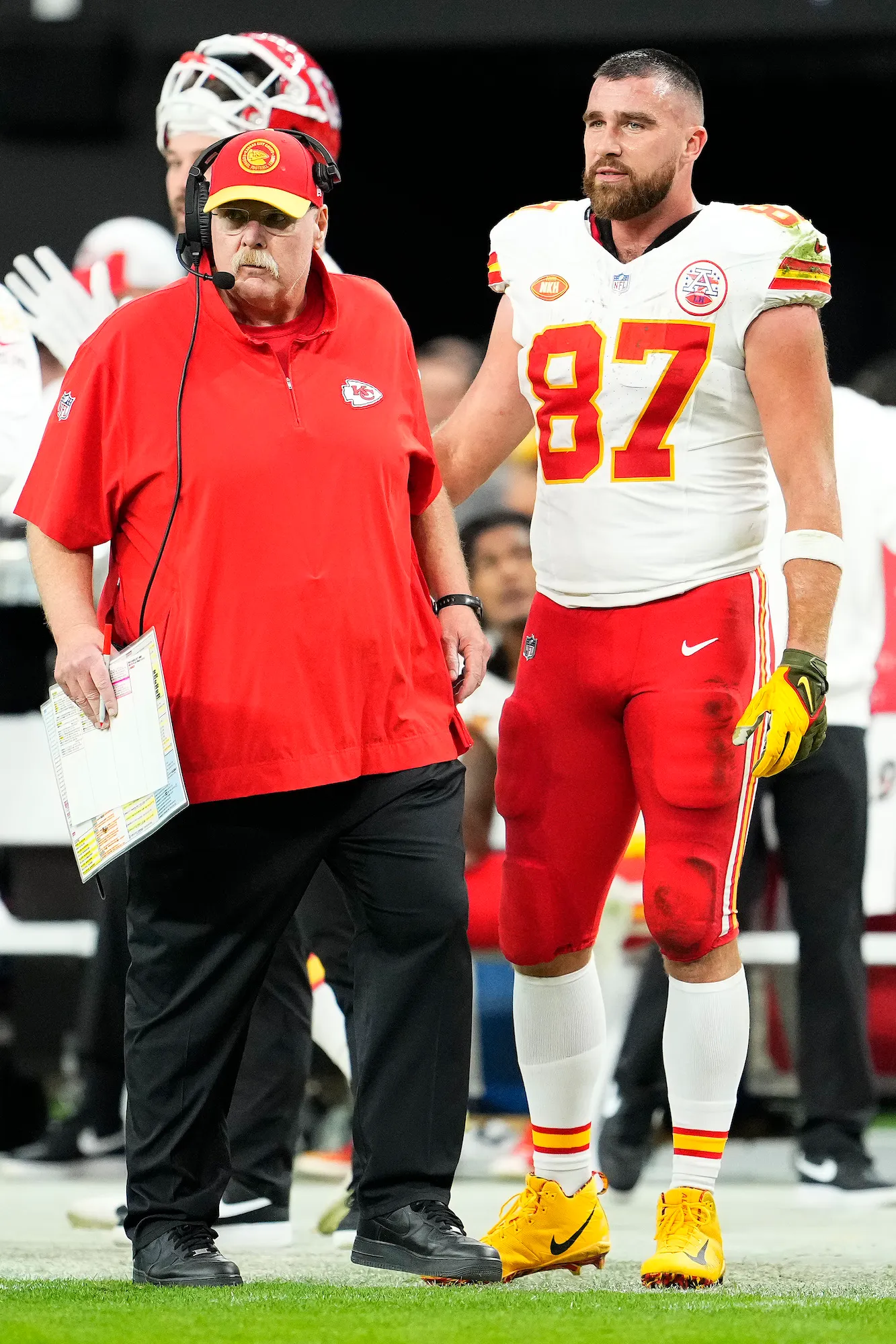GettyImages-1815366067 Travis Kelce Andy Reid 2023 Sideline