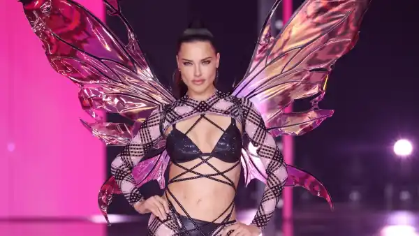 Victoria’s Secret ‘Solemnly Swears to Not Slick Back’ Models’ Hair at the 2025 Fashion Show