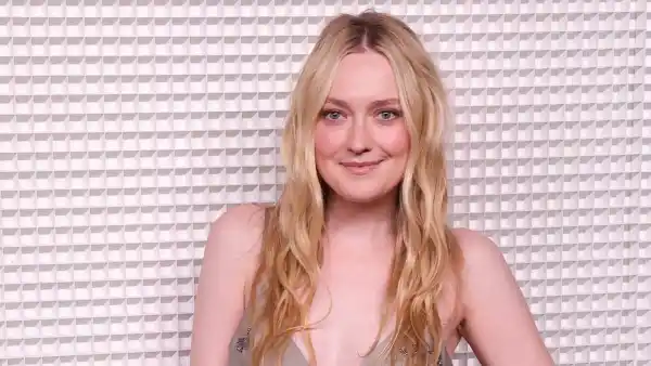 GettyImages-2208843088-Dakota-Fanning