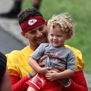 GettyImages-2227113491-Patrick-Mahomes-Bronze