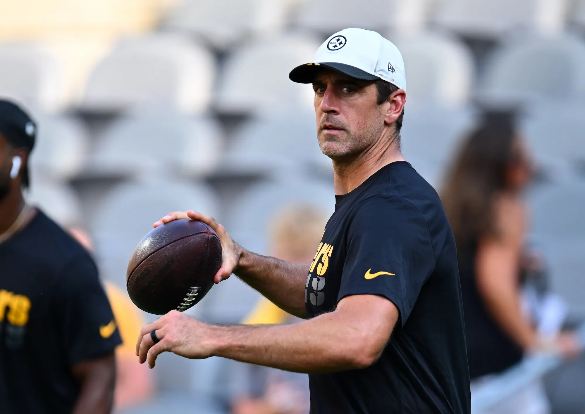 Aaron Rodgers Doesnt Want to Talk About What It Means to Face Jets