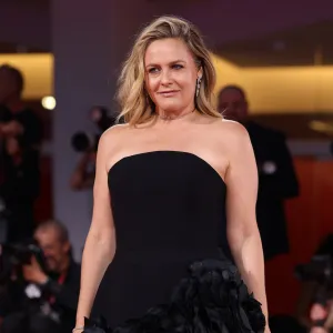 GettyImages-2233125282-Alicia-Silverstone