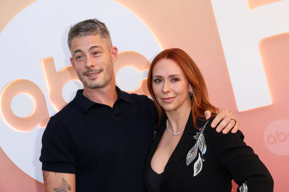 GettyImages-2233248985-Jennifer-Love-Hewitt-and-Brian-Hallisay-Enjoy-Rare-Red-Carpet-Date-Night.jpg