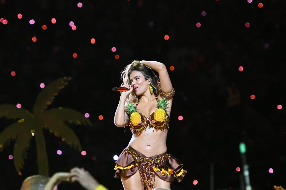 Karol G en el show de medio tiempo de la NFL en Brasil