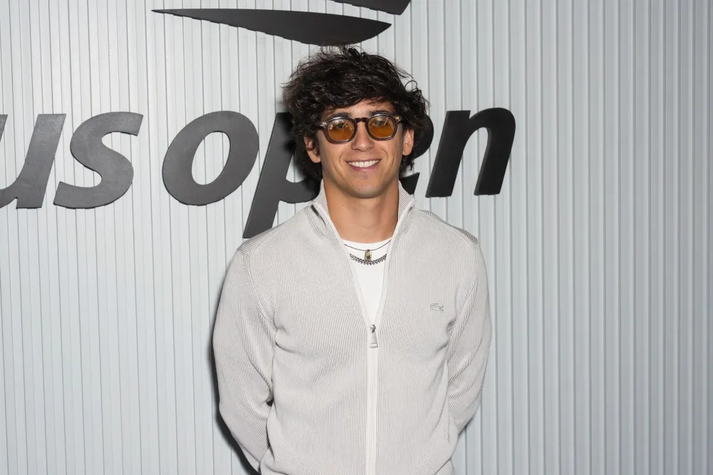 GettyImages-2233440080 Which SNL Stars Are and Arent Returning for Season 51 Which SNL Stars Are and Aren't Returning for Season 51 .jpg