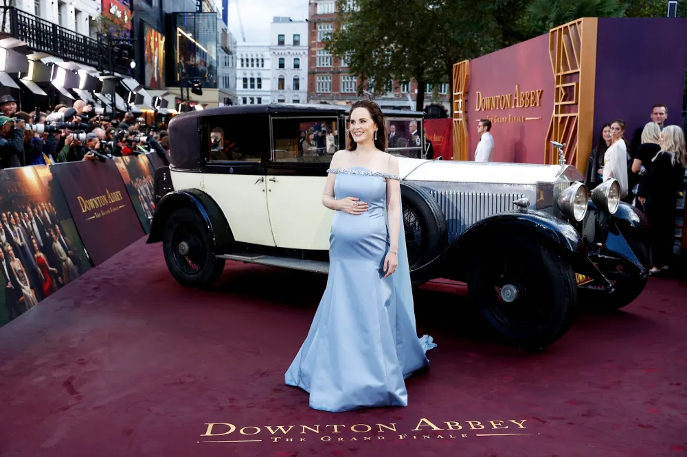  Downton Abbey's Michelle Dockery Opens Up About Pregnancy With 1st Baby 