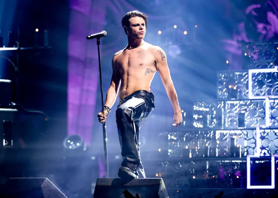 GettyImages-2233703852.jpg Yungblud Shirtless Guy