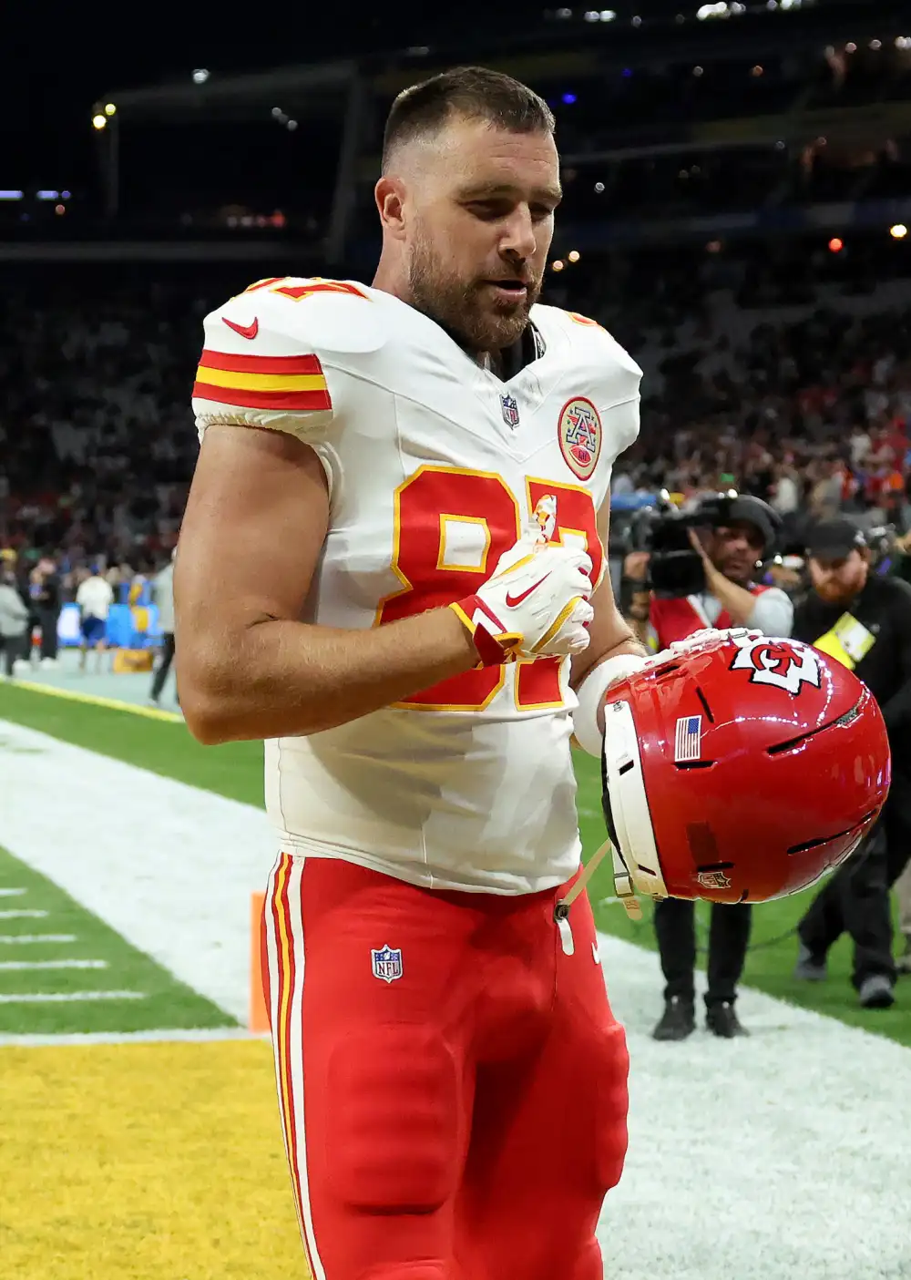 ettyImages-2233922446-Travis-Kelce-Is-Slapped-by-NFL-Rival-Teair-Tart-During-Brazil-Game.jpg