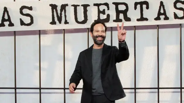 El actor Mauricio Isaac en el estreno de Las Muertas
