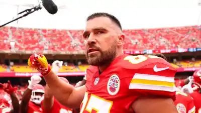 GettyImages-2235428157 Travis Kelce vs Eagles September 2025