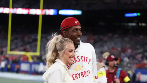 GettyImages-2236639463 brittany mahomes poses with father in law