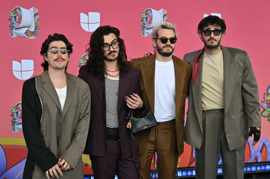 Morat en la alfombra azul de Premios Juventud 2025 en Panamá