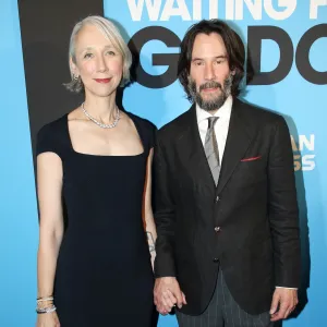 Keanu Reeves Holds Hands With Girlfriend Alexandra Grant on Red Carpet