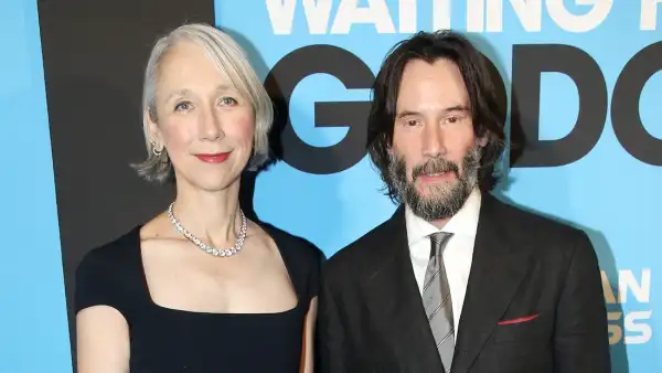 Keanu Reeves Holds Hands With Girlfriend Alexandra Grant on Red Carpet