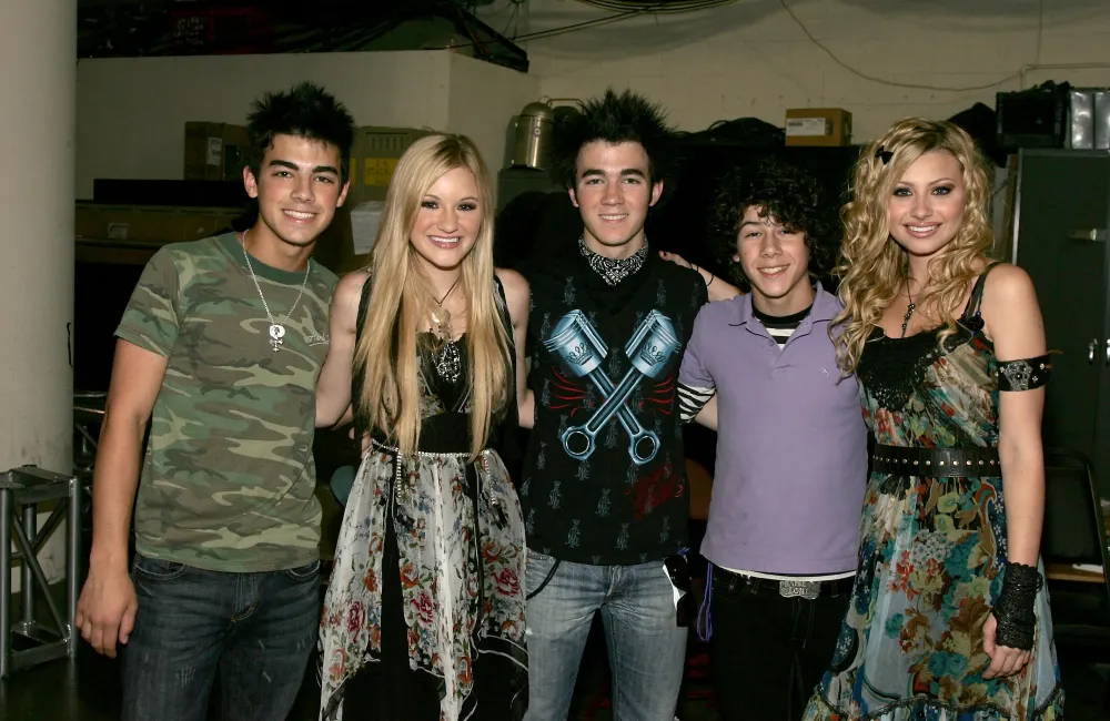 GettyImages-71503135-Jonas-Brothers-Aly-AJ