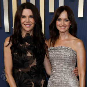 Gilmore Girls Lauren Graham and Alexis Bledel Reunite at 2025 Emmys