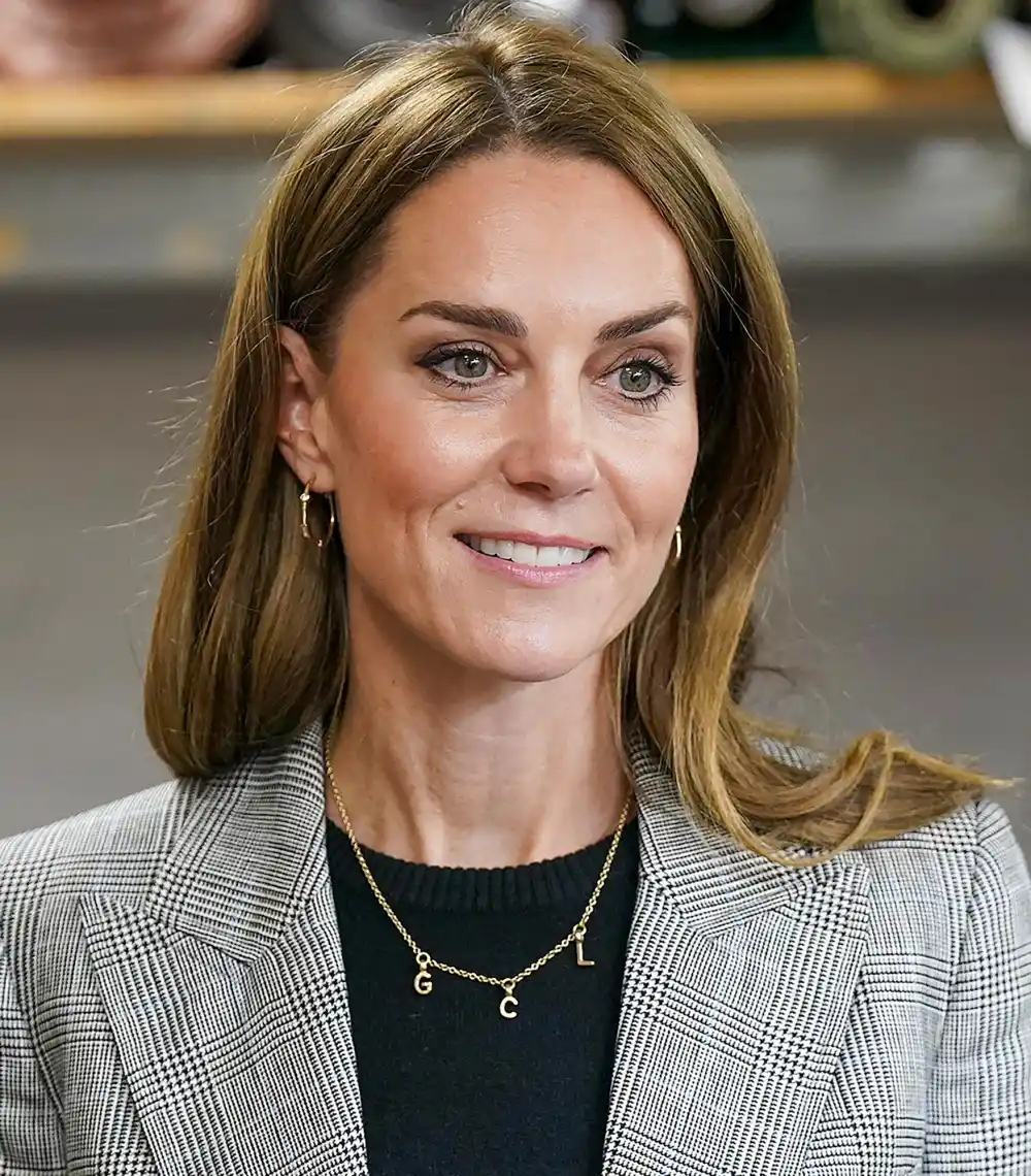 How Kate Middleton Showed Love to 5 Family Members With Her Outfit