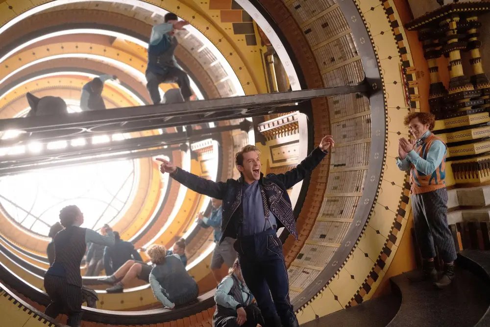 Jonathan-Bailey-Wicked-MCDWICK_UV044