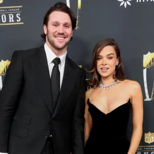 Josh-Allen-and-Hailee-Steinfeld-GettyImages-2197472643