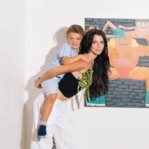 Julia Fox Recalls Deconstructing Gender Norms With 4 Year Old Son Shares Her Parenting Philosophy 002