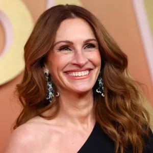 PARIS, FRANCE - FEBRUARY 28: Julia Roberts arrives at the 50th Cesar Film Awards at L'Olympia on February 28, 2025 in Paris, France. (Photo by Marc Piasecki/WireImage)