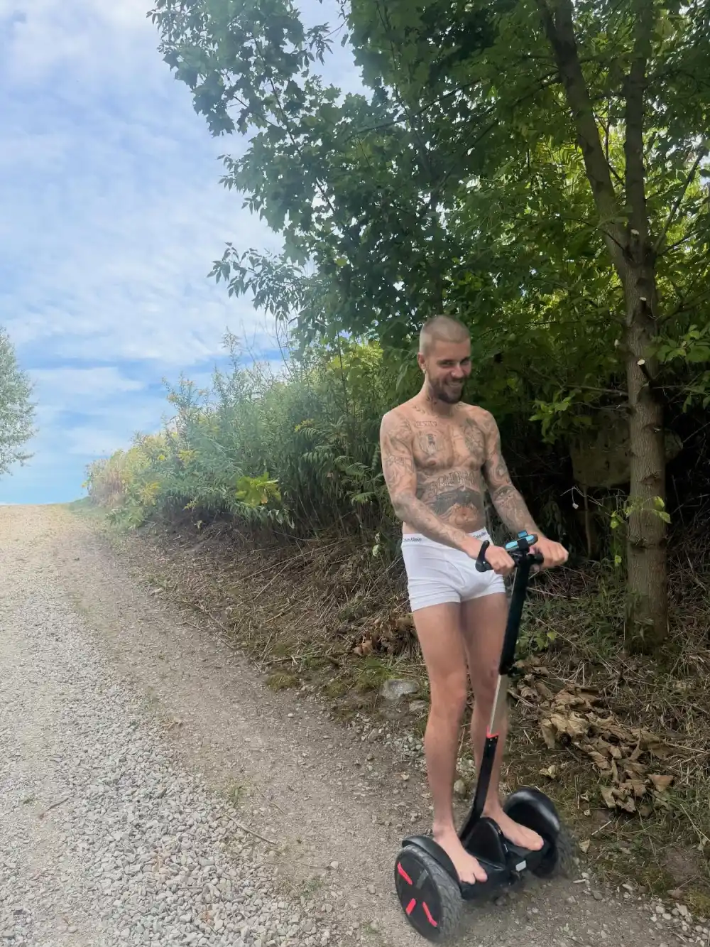 Justin-Bieber-Strips-Down-to-Tighty-Whiteys-for-Segway-Ride.jpg