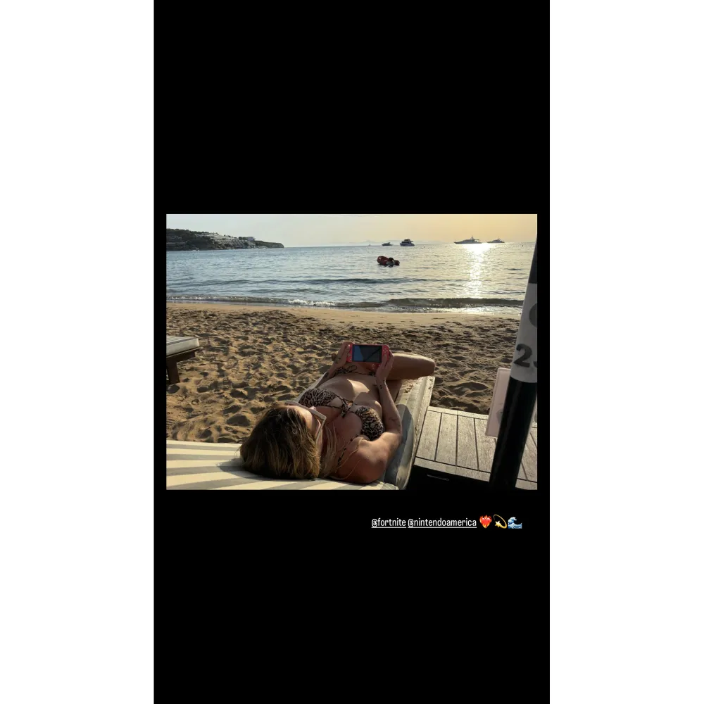 Kesha Shows Off Her Figure in a Bikini