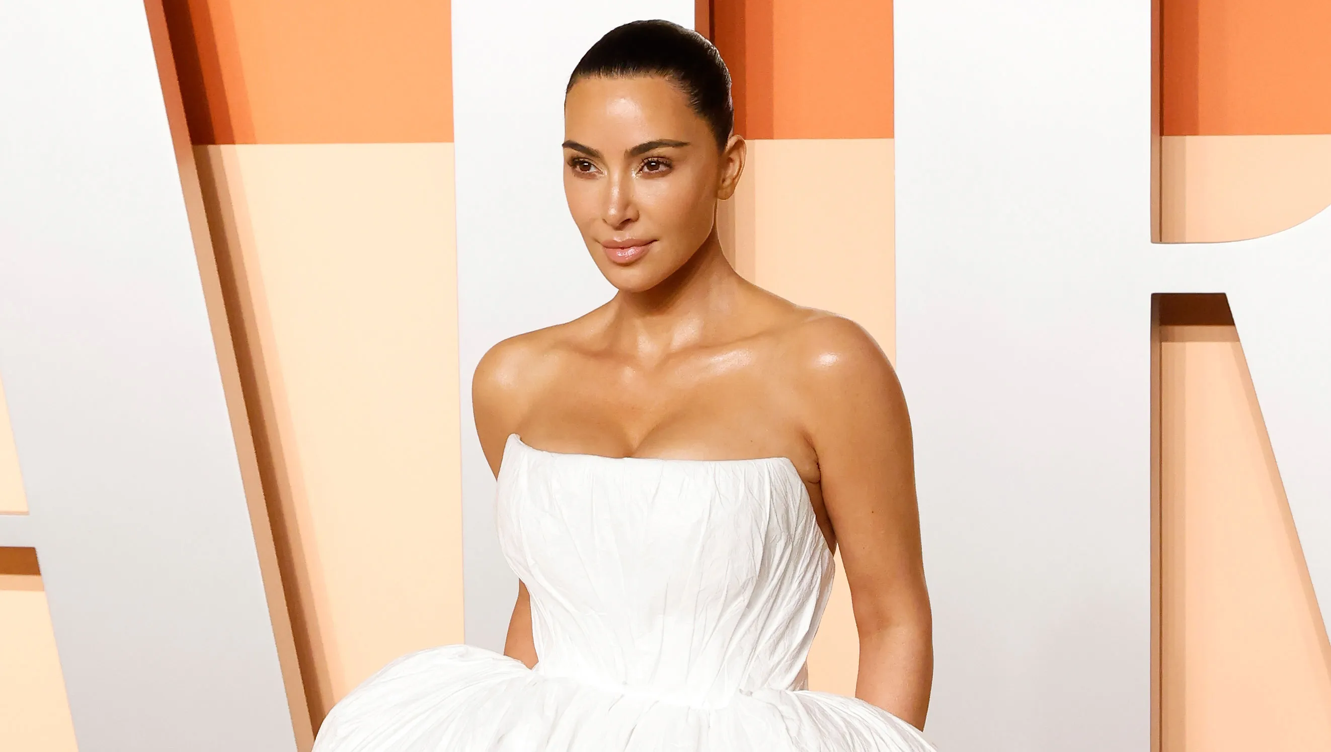 BEVERLY HILLS, CALIFORNIA - MARCH 02: Kim Kardashian attends the 2025 Vanity Fair Oscar Party hosted by Radhika Jones at Wallis Annenberg Center for the Performing Arts on March 02, 2025 in Beverly Hills, California. (Photo by Taylor Hill/FilmMagic)