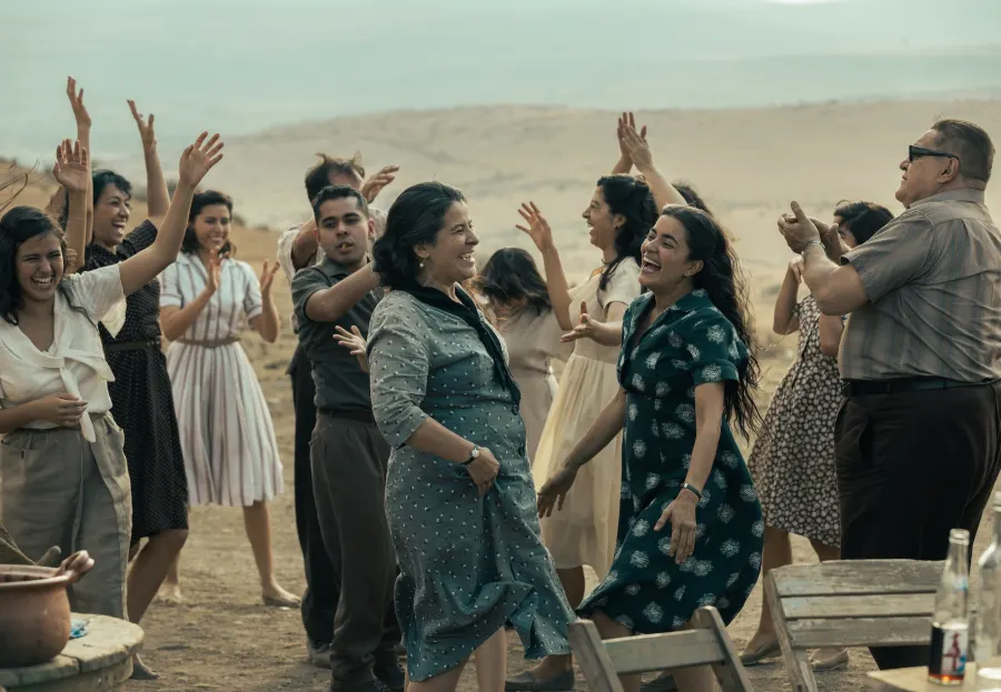 Arcelia Ramírez como Arcángela y Paulina Gaitán como Serafina Baladro en la serie de Netflix Las Muertas